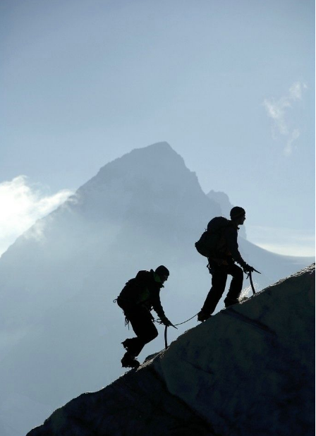 祝广大登山户外爱好者科学,安全,环保地度过"五一"假期!